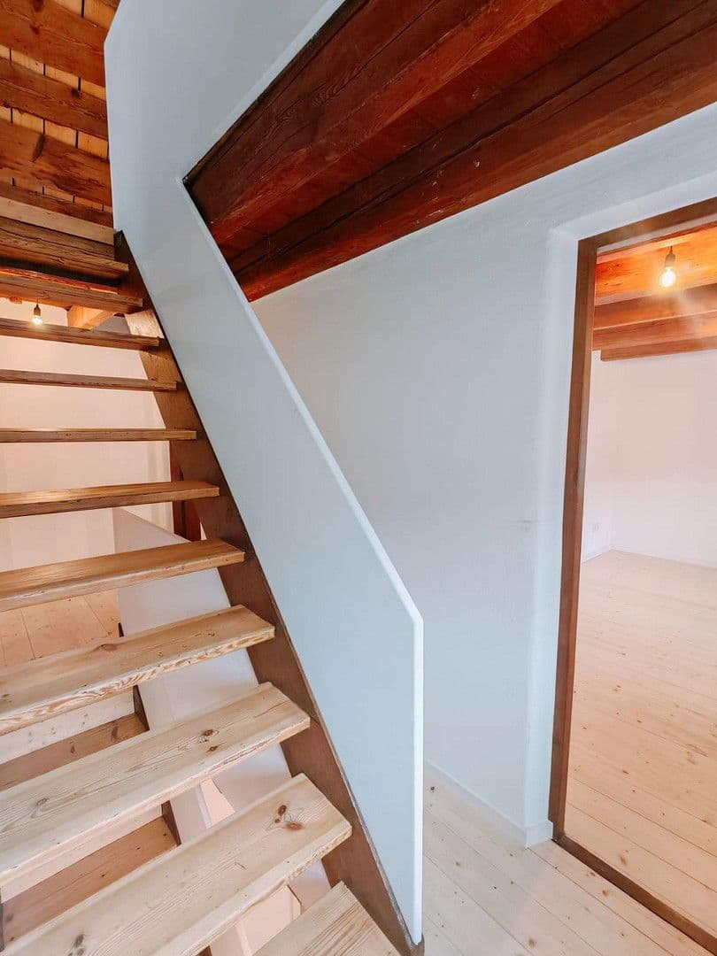 Pronájem domu 130 m², pozemek 2.678 m², Manthalstr. 2, Berg, Bavorsko Pronájem domu 130 m², pozemek 2.678 m², Manthalstr. 2, Berg, Bavorsko