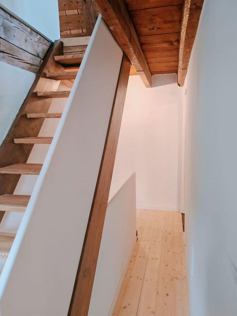 Pronájem domu 130 m², pozemek 2.678 m², Manthalstr. 2, Berg, Bavorsko Pronájem domu 130 m², pozemek 2.678 m², Manthalstr. 2, Berg, Bavorsko