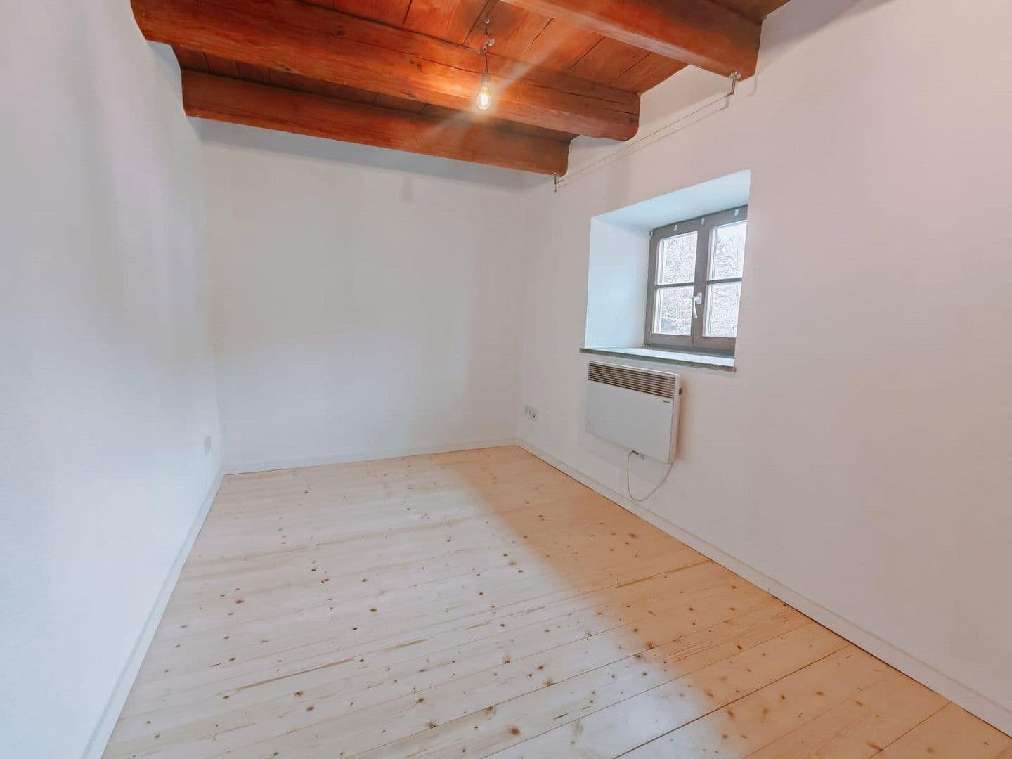 Pronájem domu 130 m², pozemek 2.678 m², Manthalstr. 2, Berg, Bavorsko Pronájem domu 130 m², pozemek 2.678 m², Manthalstr. 2, Berg, Bavorsko