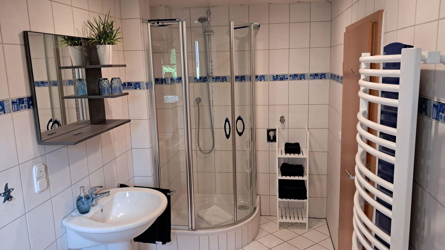 Prodej domu 232 m², pozemek 473 m², Poppenhausen (Wasserkuppe), Hessen Prodej domu 232 m², pozemek 473 m², Poppenhausen (Wasserkuppe), Hessen