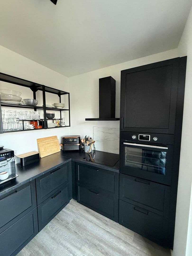 Pronájem bytu 3+1 91 m², Regener Straße 61, Berlin, Berlín Pronájem bytu 3+1 91 m², Regener Straße 61, Berlin, Berlín