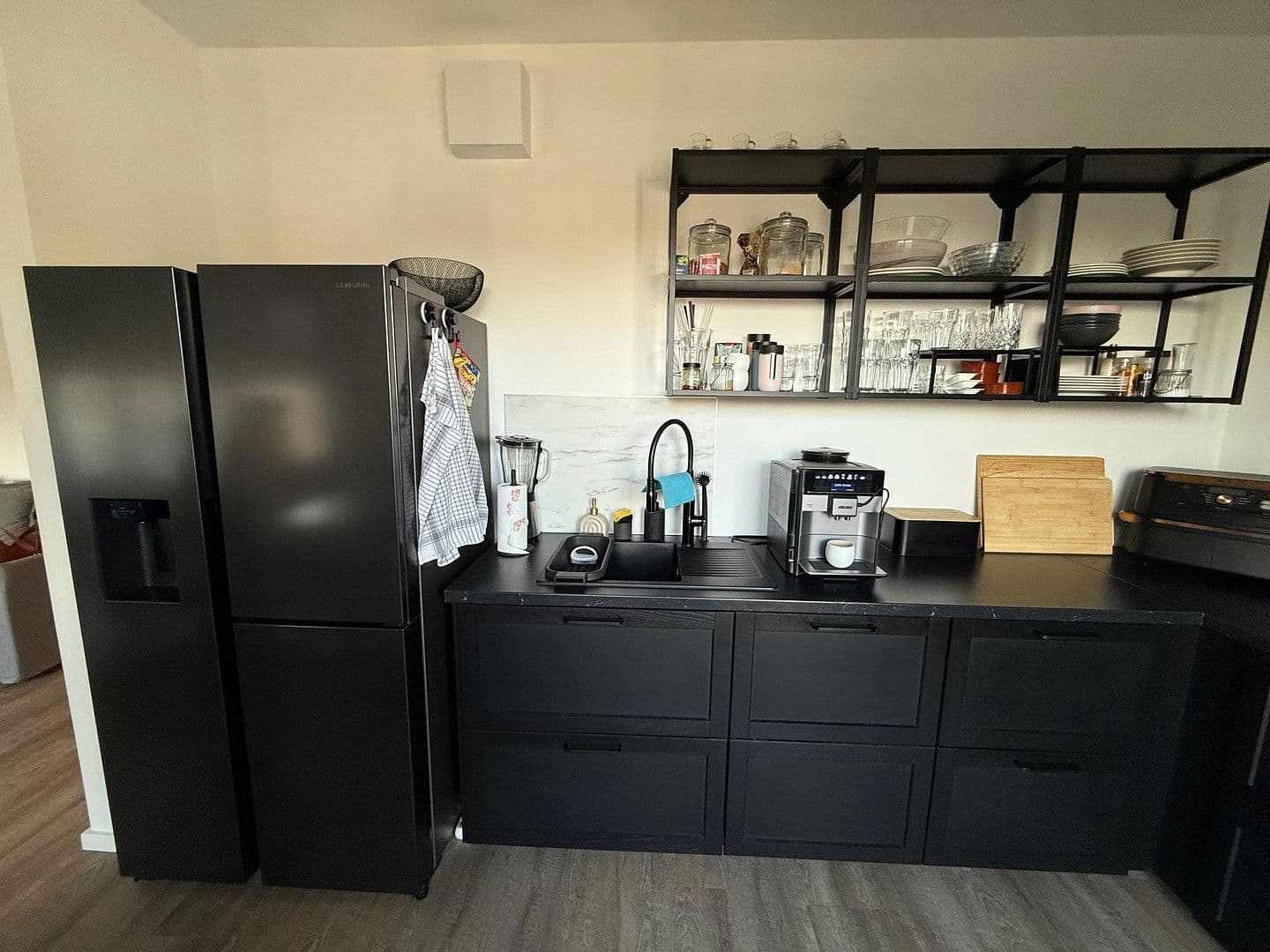 Pronájem bytu 3+1 91 m², Regener Straße 61, Berlin, Berlín Pronájem bytu 3+1 91 m², Regener Straße 61, Berlin, Berlín