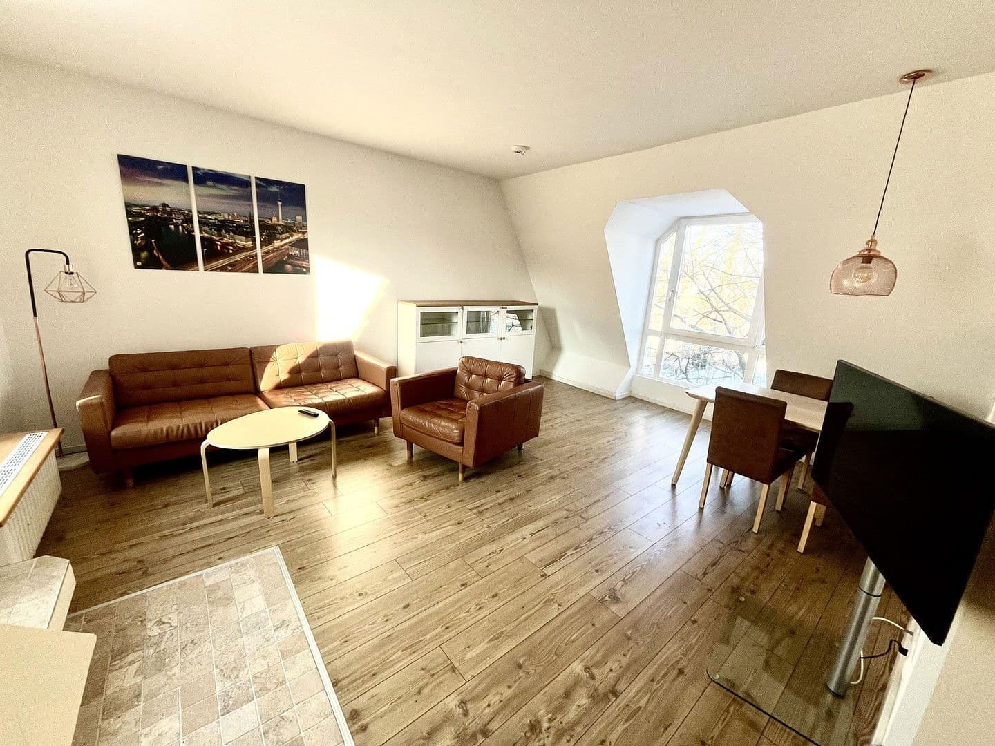 Pronájem bytu 3+1 86 m², Berlin, Berlín Pronájem bytu 3+1 86 m², Berlin, Berlín