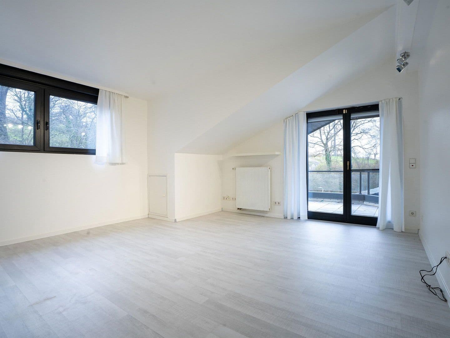 Prodej domu 332 m², pozemek 637 m², Untergruppenbach, Bádensko-Württembersko Prodej domu 332 m², pozemek 637 m², Untergruppenbach, Bádensko-Württembersko