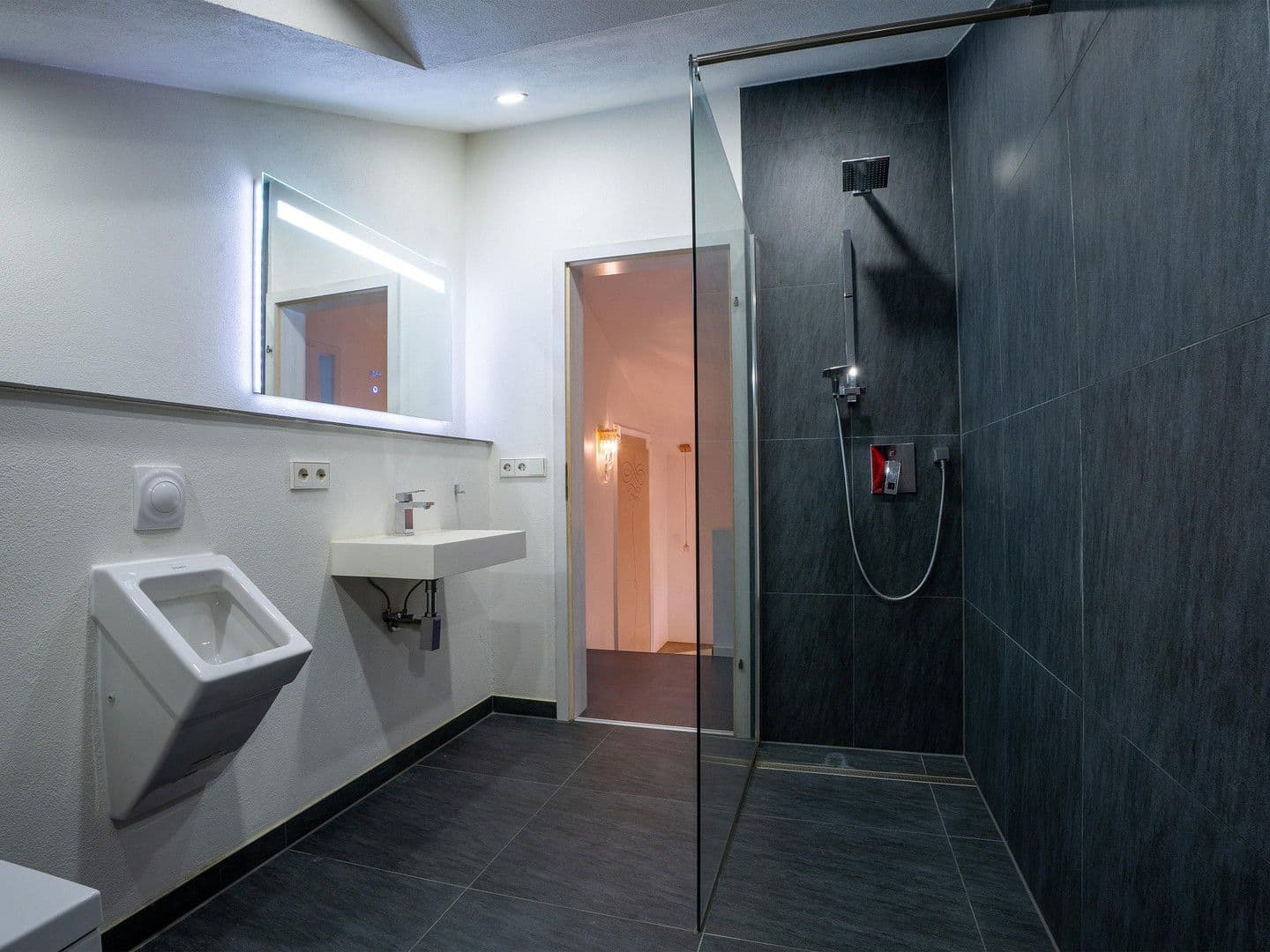 Prodej domu 332 m², pozemek 637 m², Untergruppenbach, Bádensko-Württembersko Prodej domu 332 m², pozemek 637 m², Untergruppenbach, Bádensko-Württembersko