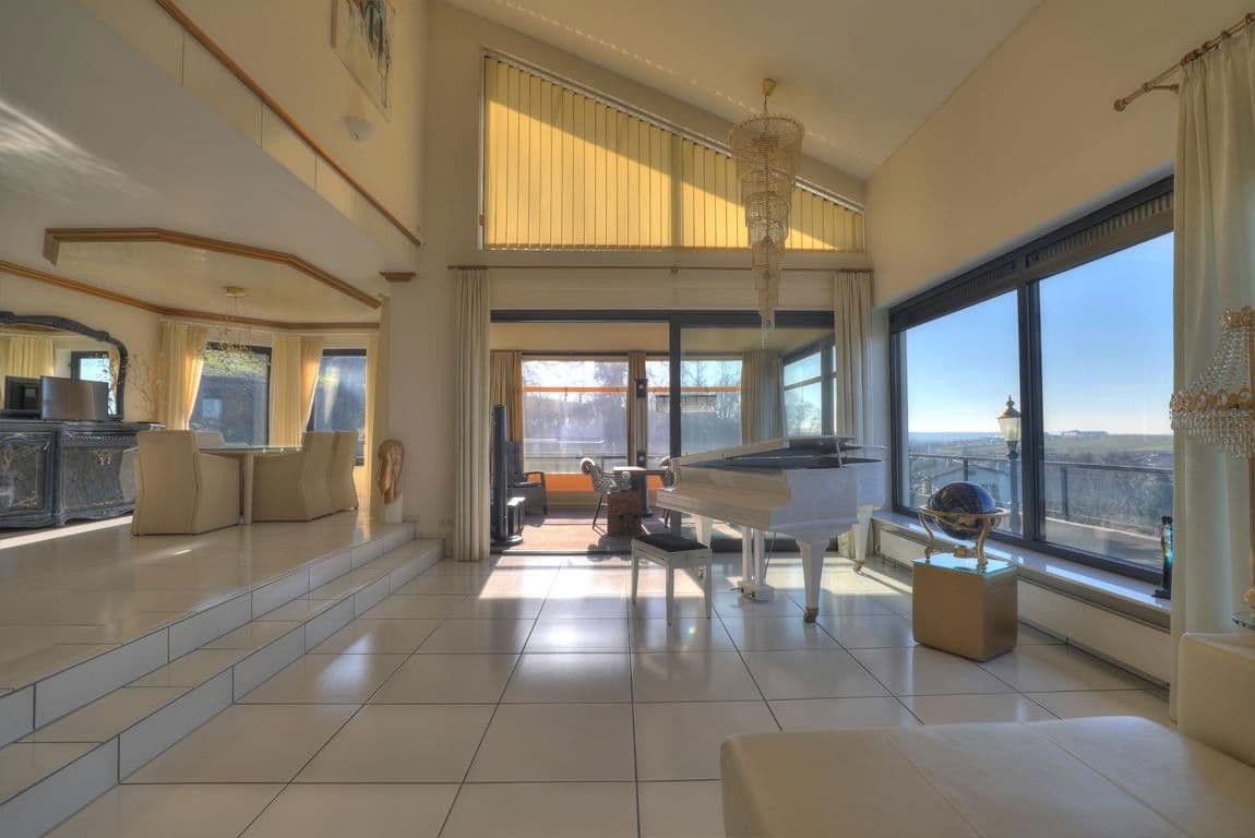 Prodej domu 332 m², pozemek 637 m², Untergruppenbach, Bádensko-Württembersko Prodej domu 332 m², pozemek 637 m², Untergruppenbach, Bádensko-Württembersko