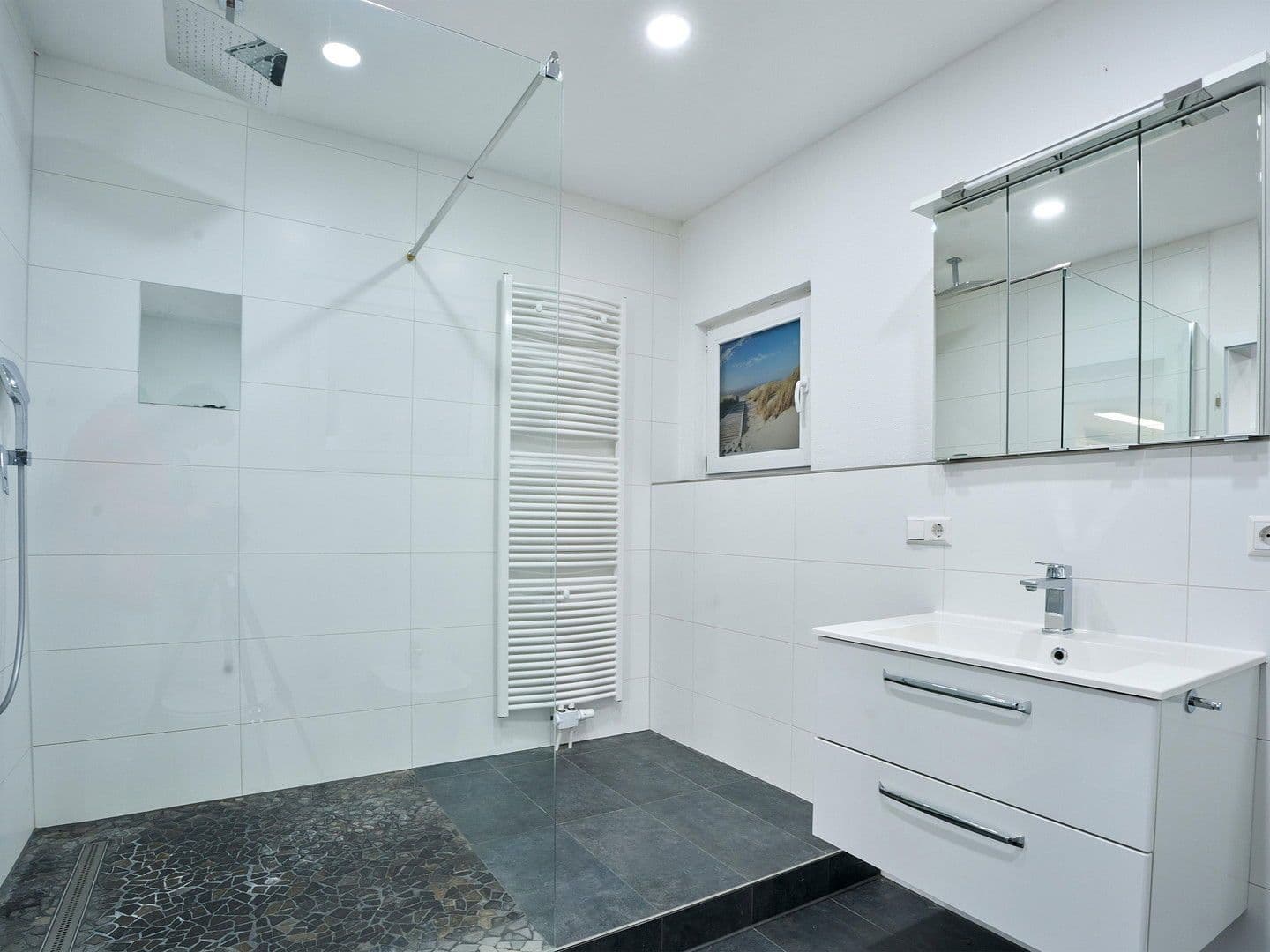 Prodej domu 332 m², pozemek 637 m², Untergruppenbach, Bádensko-Württembersko Prodej domu 332 m², pozemek 637 m², Untergruppenbach, Bádensko-Württembersko