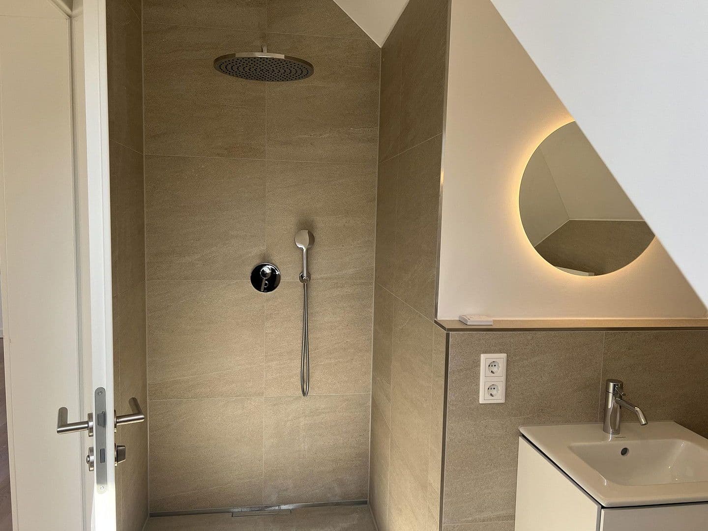 Prodej domu 218 m², pozemek 300 m², Krailling, Bavorsko Prodej domu 218 m², pozemek 300 m², Krailling, Bavorsko