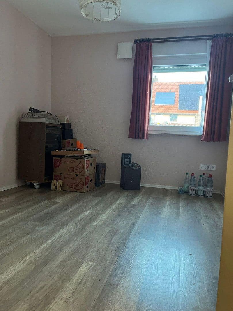 Prodej domu 119 m², pozemek 920 m², Kirchhain, Hessen Prodej domu 119 m², pozemek 920 m², Kirchhain, Hessen