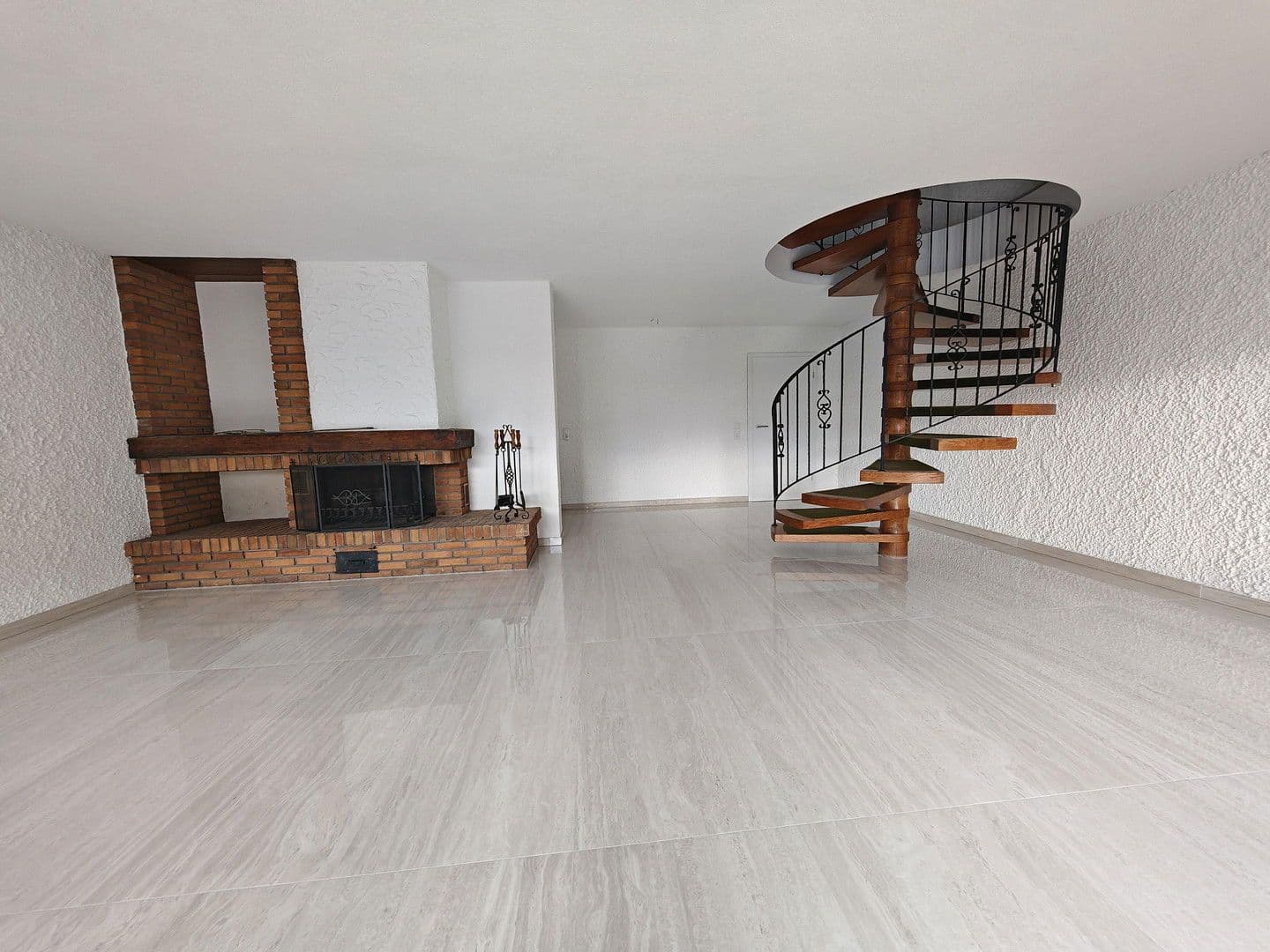 Prodej domu 230 m², pozemek 334 m², Frankenthal, Porýní-Falc Prodej domu 230 m², pozemek 334 m², Frankenthal, Porýní-Falc