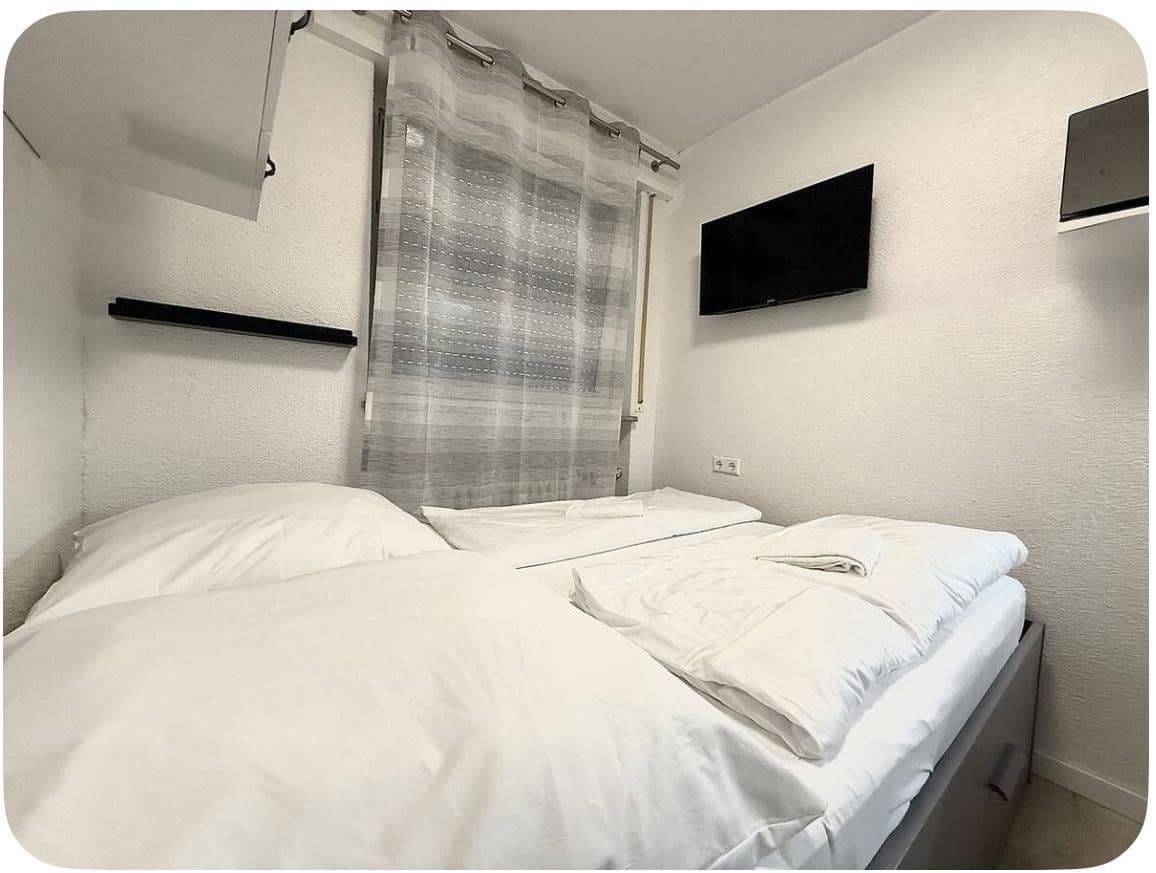 Pronájem bytu 1+1 12 m², Kriegerstraße. 12, Stuttgart, Bádensko-Württembersko Pronájem bytu 1+1 12 m², Kriegerstraße. 12, Stuttgart, Bádensko-Württembersko