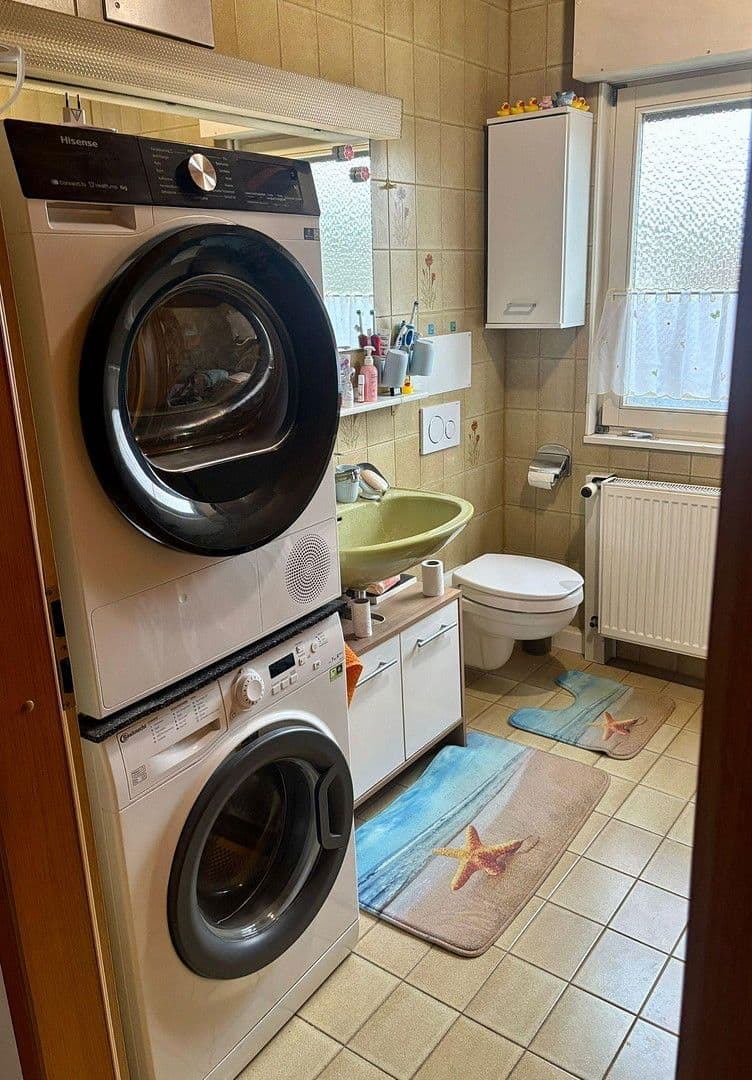 Prodej domu 142 m², pozemek 685 m², Hermann-Hesse-Straße 11, Linkenheim-Hochstetten, Bádensko-Württembersko Prodej domu 142 m², pozemek 685 m², Hermann-Hesse-Straße 11, Linkenheim-Hochstetten, Bádensko-Württembersko