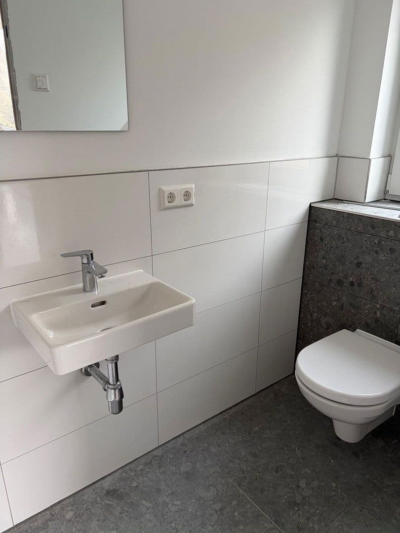 Pronájem bytu 4+1 110 m², Nürtingen, Bádensko-Württembersko Pronájem bytu 4+1 110 m², Nürtingen, Bádensko-Württembersko