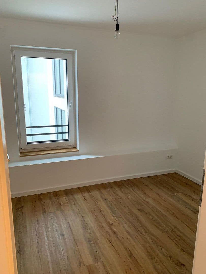 Pronájem bytu 4+1 110 m², Nürtingen, Bádensko-Württembersko Pronájem bytu 4+1 110 m², Nürtingen, Bádensko-Württembersko