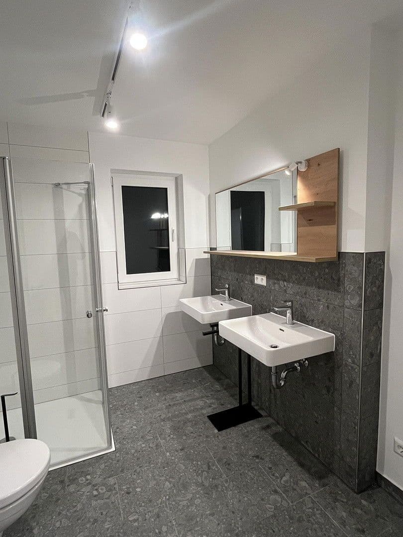 Pronájem bytu 4+1 110 m², Nürtingen, Bádensko-Württembersko Pronájem bytu 4+1 110 m², Nürtingen, Bádensko-Württembersko