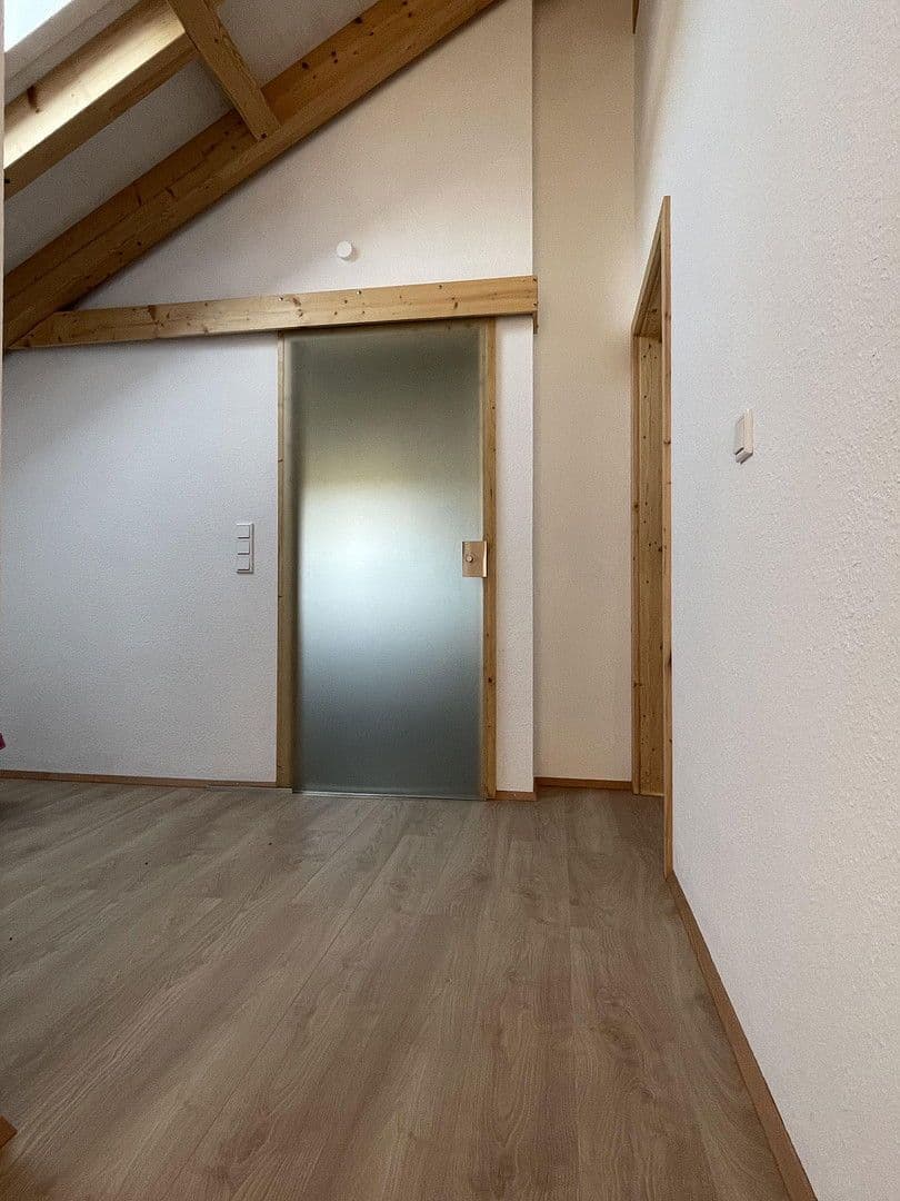 Pronájem bytu 3+kk 90 m², Frickenhausen, Bádensko-Württembersko Pronájem bytu 3+kk 90 m², Frickenhausen, Bádensko-Württembersko