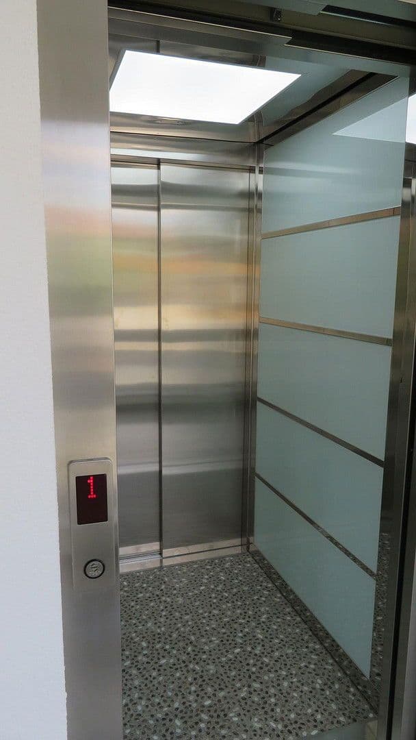 Pronájem bytu 4+1 110 m², Gartenstraße 20, Bad Rappenau, Bádensko-Württembersko Pronájem bytu 4+1 110 m², Gartenstraße 20, Bad Rappenau, Bádensko-Württembersko