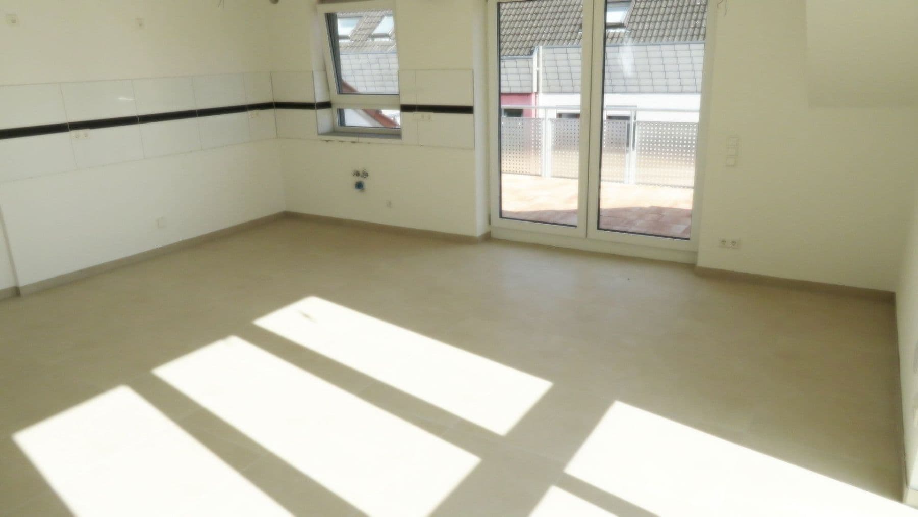 Pronájem bytu 4+1 110 m², Gartenstraße 20, Bad Rappenau, Bádensko-Württembersko Pronájem bytu 4+1 110 m², Gartenstraße 20, Bad Rappenau, Bádensko-Württembersko