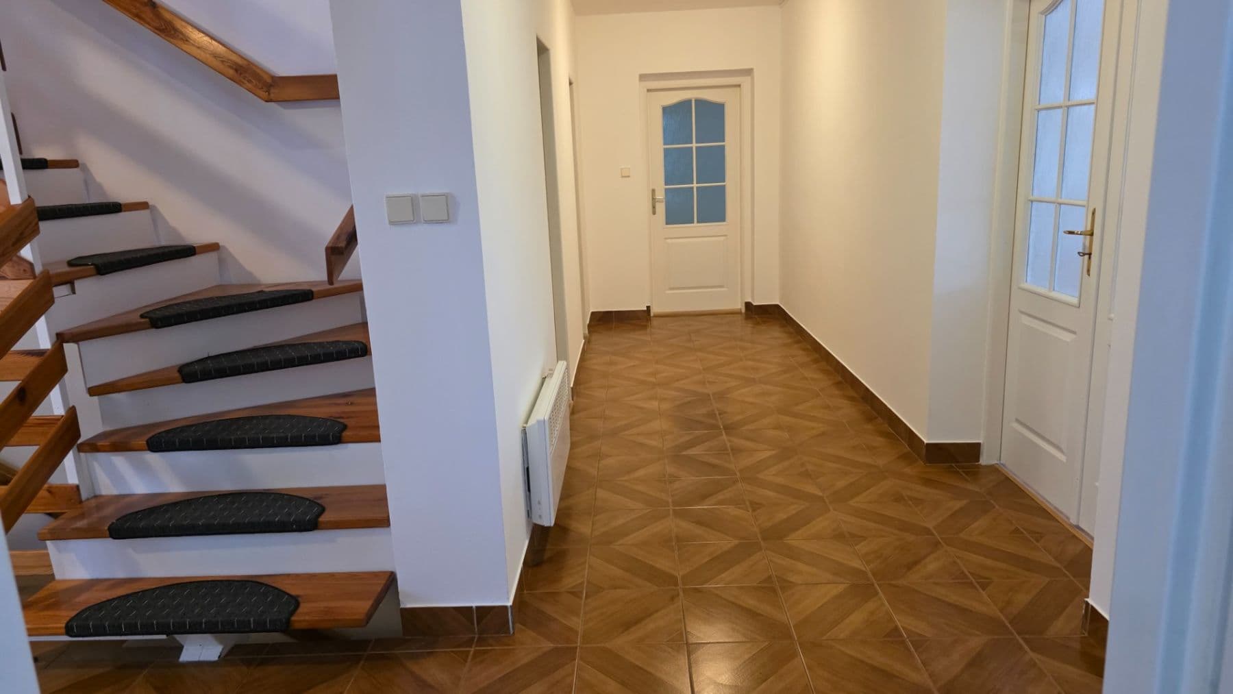 Pronájem domu 365 m², pozemek 600 m², V Březinkách, Praha, Praha Pronájem domu 365 m², pozemek 600 m², V Březinkách, Praha, Praha