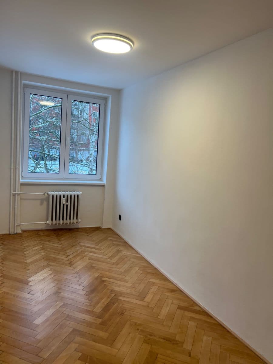 Pronájem bytu 3+1 73 m², Šmeralova, Karlovy Vary, Karlovarský kraj Pronájem bytu 3+1 73 m², Šmeralova, Karlovy Vary, Karlovarský kraj