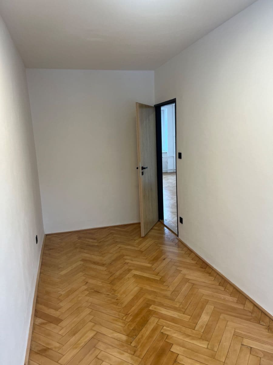 Pronájem bytu 3+1 73 m², Šmeralova, Karlovy Vary, Karlovarský kraj Pronájem bytu 3+1 73 m², Šmeralova, Karlovy Vary, Karlovarský kraj