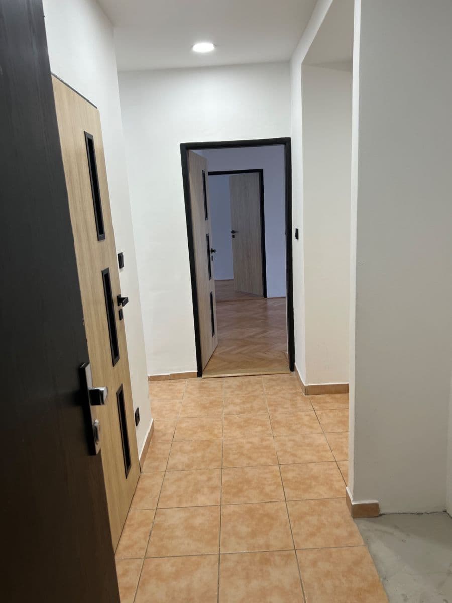 Pronájem bytu 3+1 73 m², Šmeralova, Karlovy Vary, Karlovarský kraj Pronájem bytu 3+1 73 m², Šmeralova, Karlovy Vary, Karlovarský kraj