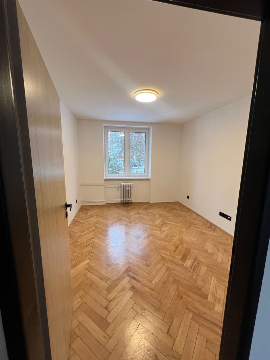 Pronájem bytu 3+1 73 m², Šmeralova, Karlovy Vary, Karlovarský kraj Pronájem bytu 3+1 73 m², Šmeralova, Karlovy Vary, Karlovarský kraj