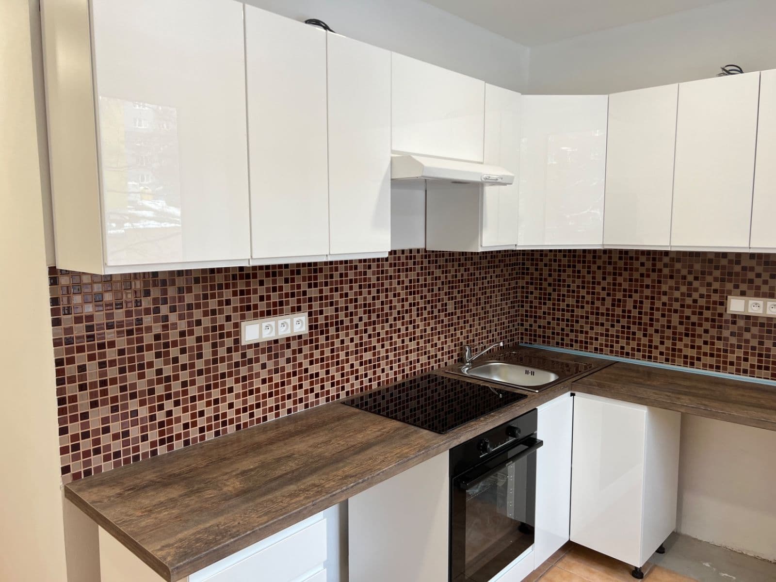 Pronájem bytu 3+1 73 m², Šmeralova, Karlovy Vary, Karlovarský kraj Pronájem bytu 3+1 73 m², Šmeralova, Karlovy Vary, Karlovarský kraj