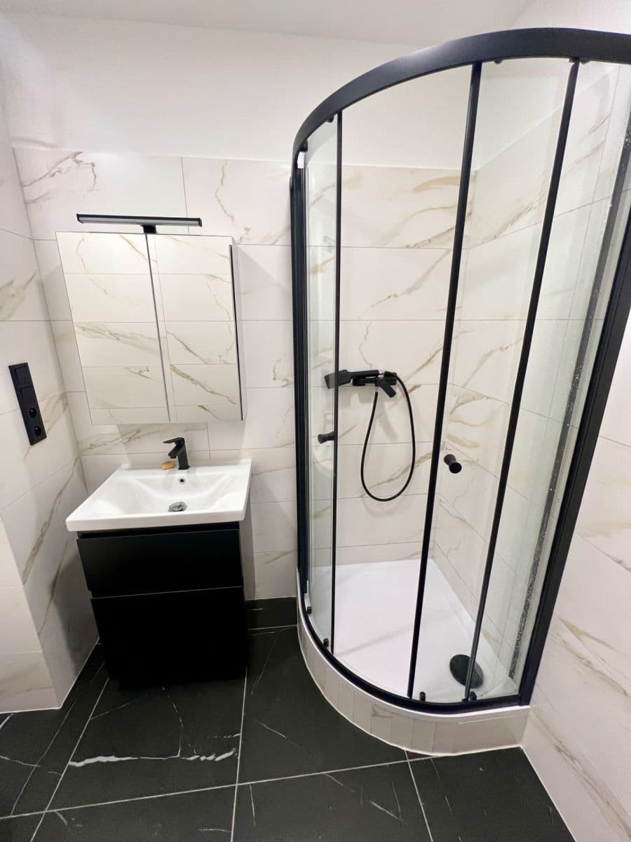 Pronájem bytu 3+1 73 m², Šmeralova, Karlovy Vary, Karlovarský kraj Pronájem bytu 3+1 73 m², Šmeralova, Karlovy Vary, Karlovarský kraj