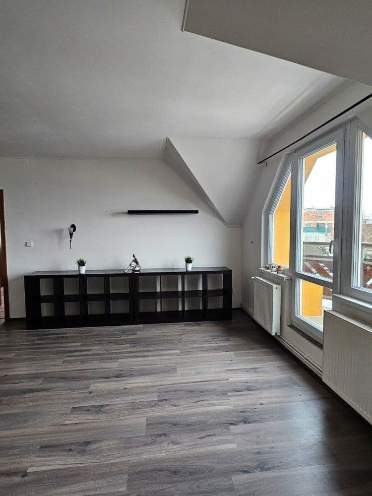 Pronájem bytu 2+1 69 m², Sportovní, Dobřejovice, Středočeský kraj Pronájem bytu 2+1 69 m², Sportovní, Dobřejovice, Středočeský kraj