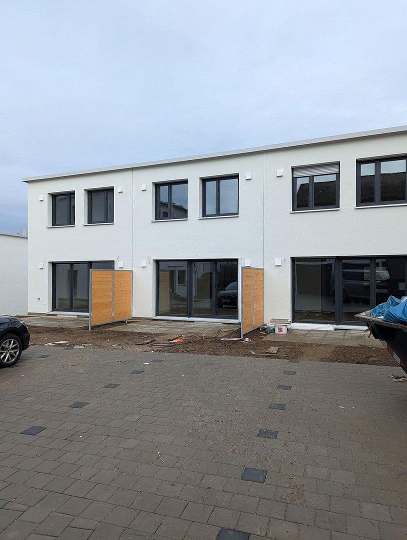 Pronájem domu 132 m², pozemek 180 m², Hölderlinstraße 26d, Pforzheim, Bádensko-Württembersko Pronájem domu 132 m², pozemek 180 m², Hölderlinstraße 26d, Pforzheim, Bádensko-Württembersko