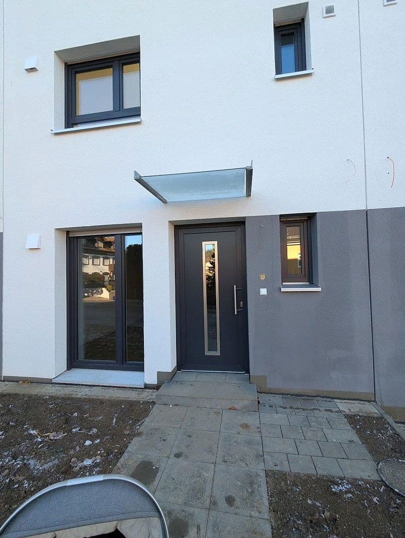 Pronájem domu 132 m², pozemek 180 m², Hölderlinstraße 26d, Pforzheim, Bádensko-Württembersko Pronájem domu 132 m², pozemek 180 m², Hölderlinstraße 26d, Pforzheim, Bádensko-Württembersko