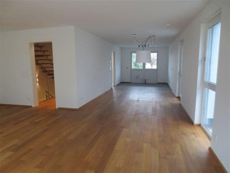 Pronájem domu 189 m², pozemek 343 m², Im Brünnel 26A, Hirschberg an der Bergstraße, Bádensko-Württembersko Pronájem domu 189 m², pozemek 343 m², Im Brünnel 26A, Hirschberg an der Bergstraße, Bádensko-Württembersko