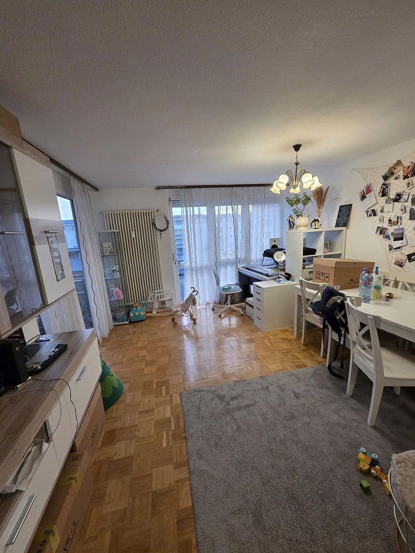 Pronájem bytu 2+1 60 m², Walter-Gropius-Str. 3, Reutlingen, Bádensko-Württembersko Pronájem bytu 2+1 60 m², Walter-Gropius-Str. 3, Reutlingen, Bádensko-Württembersko