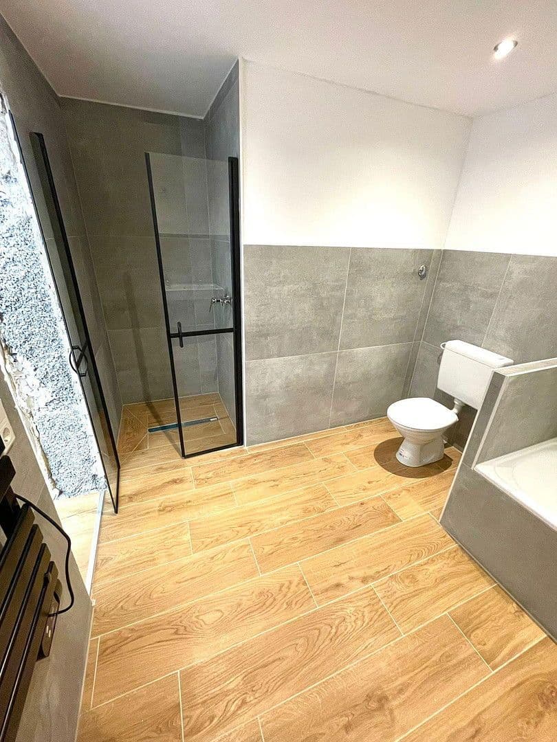 Pronájem bytu 2+1 72 m², Grundstraße 24, Wuppertal, Severní Porýní-Vestfálsko Pronájem bytu 2+1 72 m², Grundstraße 24, Wuppertal, Severní Porýní-Vestfálsko