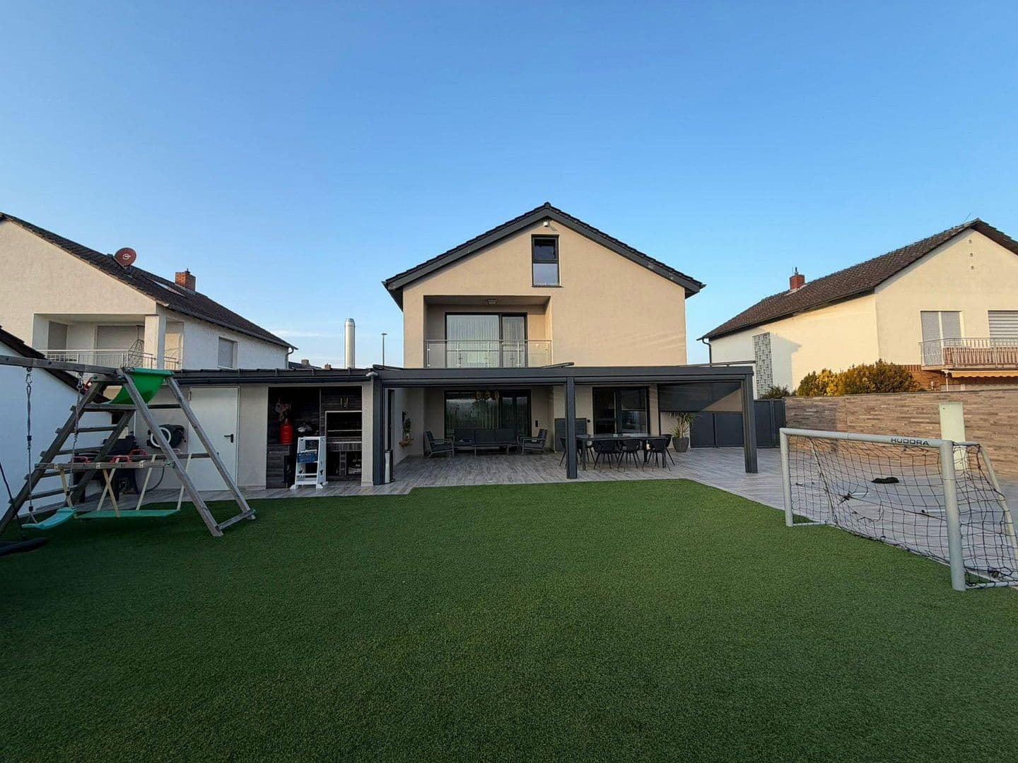 Prodej domu 290 m², pozemek 500 m², Mutterstadt, Porýní-Falc Prodej domu 290 m², pozemek 500 m², Mutterstadt, Porýní-Falc