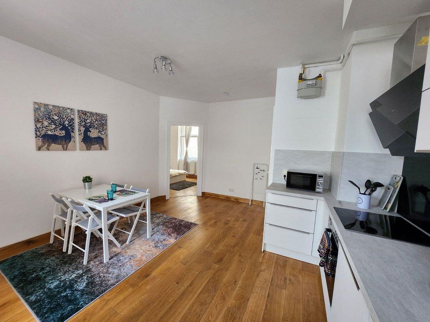 Pronájem bytu 2+1 87 m², Stuttgart, Bádensko-Württembersko Pronájem bytu 2+1 87 m², Stuttgart, Bádensko-Württembersko