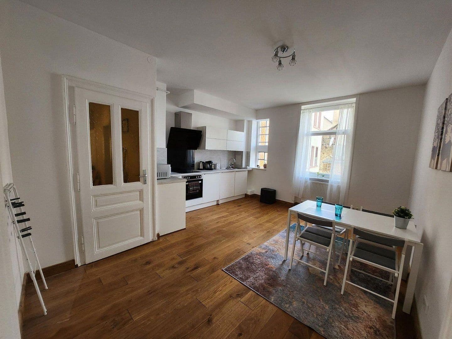 Pronájem bytu 2+1 87 m², Stuttgart, Bádensko-Württembersko Pronájem bytu 2+1 87 m², Stuttgart, Bádensko-Württembersko