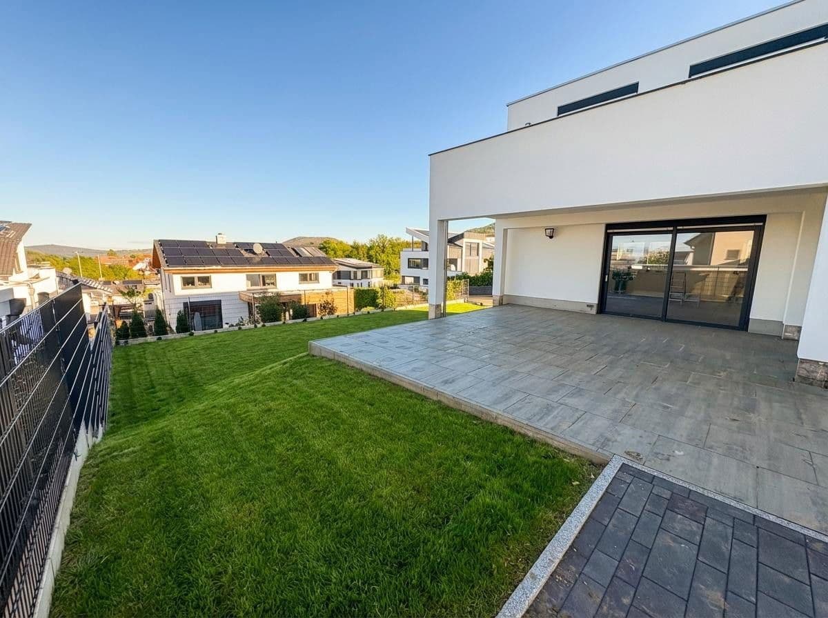 Pronájem domu 283 m², pozemek 657 m², Himmelsborn 19, Habichtswald, Hessen Pronájem domu 283 m², pozemek 657 m², Himmelsborn 19, Habichtswald, Hessen