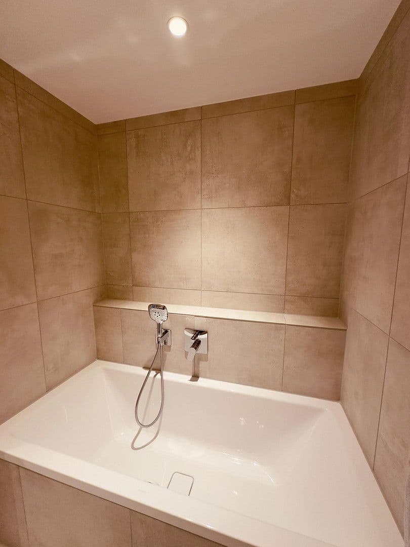 Prodej bytu 4+1 127 m², Hamburg, Hamburg Prodej bytu 4+1 127 m², Hamburg, Hamburg