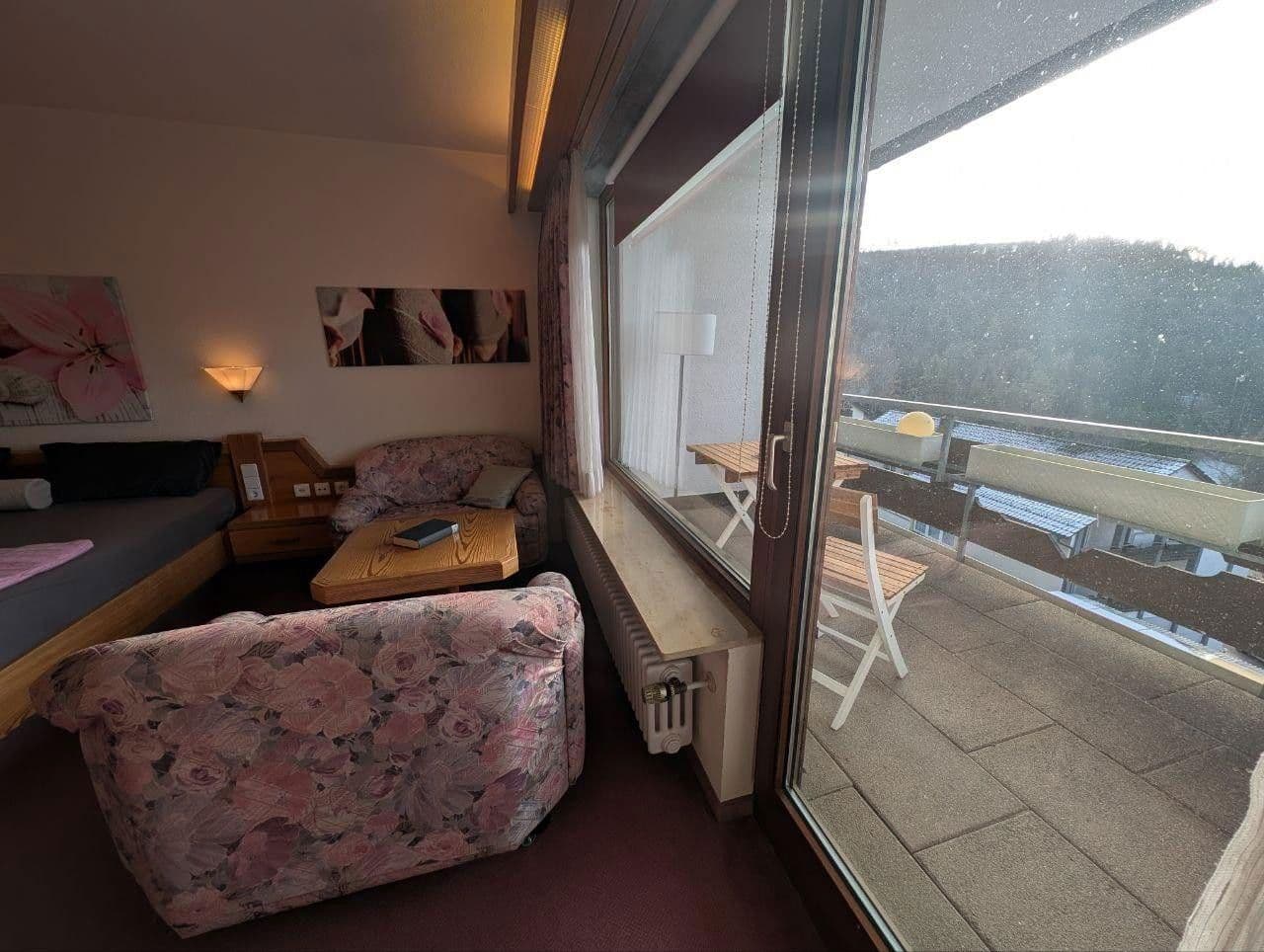 Pronájem bytu 1+1 37 m², Hölderlinstraße 1, Bad Liebenzell, Bádensko-Württembersko Pronájem bytu 1+1 37 m², Hölderlinstraße 1, Bad Liebenzell, Bádensko-Württembersko