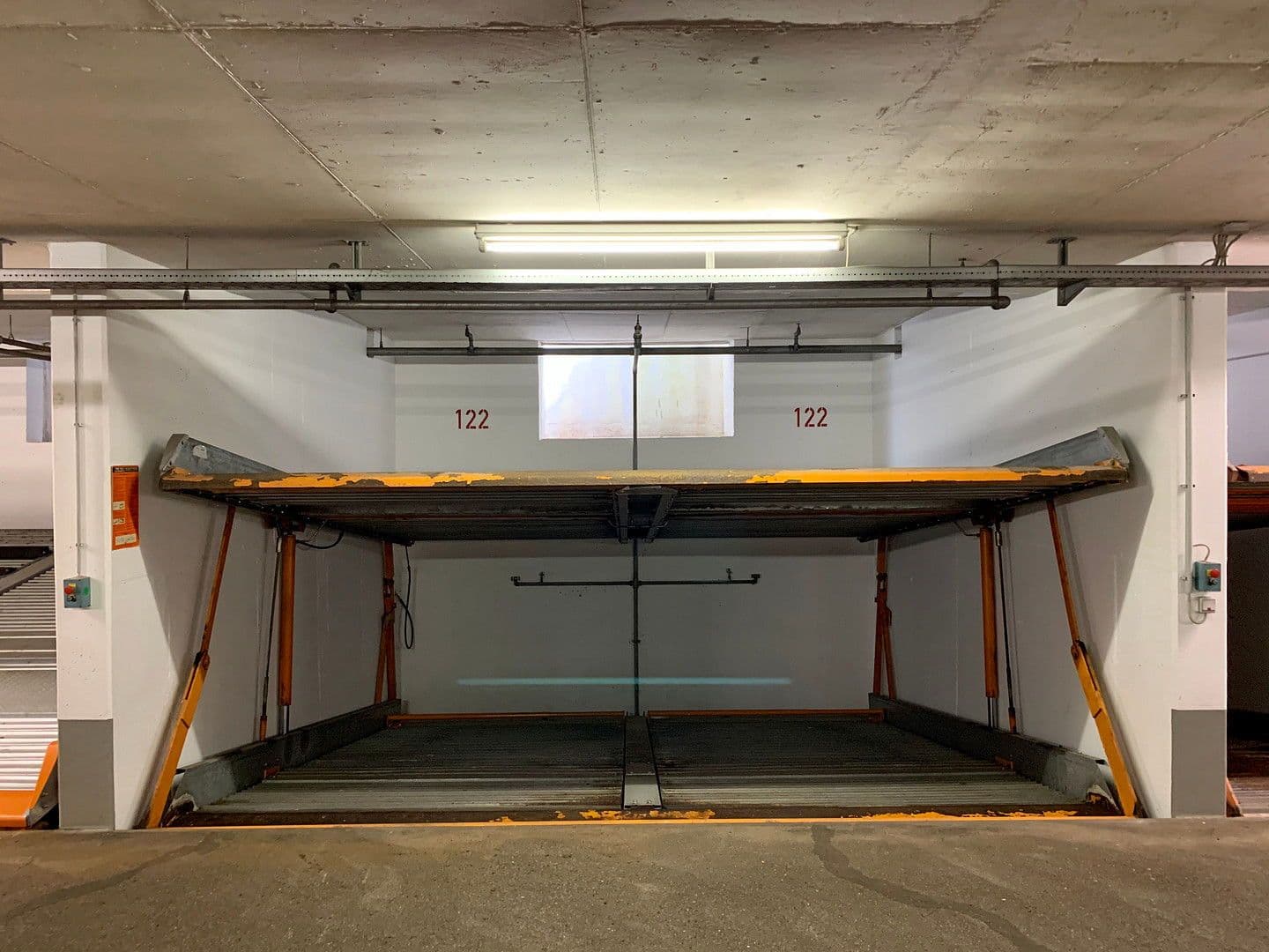 Prodej garáže, Fürstenrieder Str. 281, München, Bavorsko Prodej garáže, Fürstenrieder Str. 281, München, Bavorsko