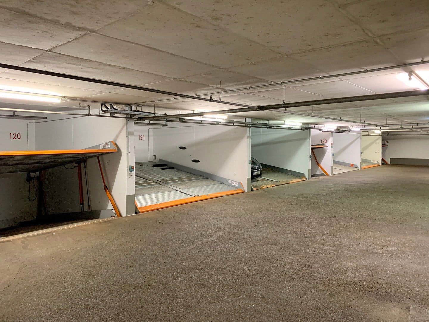 Prodej garáže, Fürstenrieder Str. 281, München, Bavorsko Prodej garáže, Fürstenrieder Str. 281, München, Bavorsko