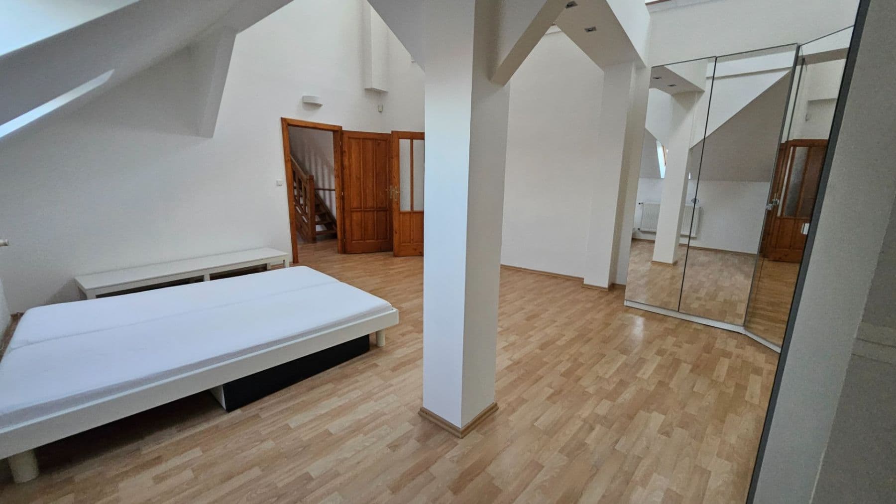 Pronájem bytu 4+1 180 m², Škroupovo náměstí, Praha, Praha Pronájem bytu 4+1 180 m², Škroupovo náměstí, Praha, Praha