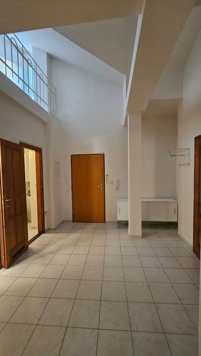 Pronájem bytu 4+1 180 m², Škroupovo náměstí, Praha, Praha Pronájem bytu 4+1 180 m², Škroupovo náměstí, Praha, Praha