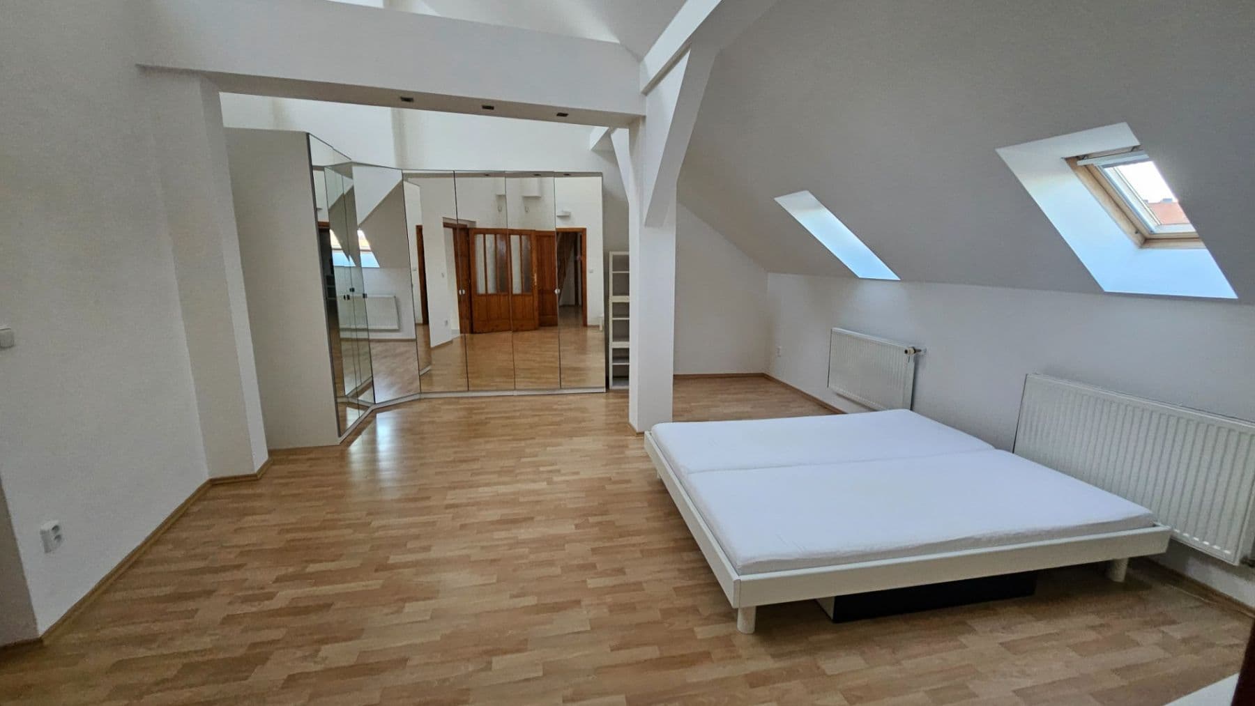 Pronájem bytu 4+1 180 m², Škroupovo náměstí, Praha, Praha Pronájem bytu 4+1 180 m², Škroupovo náměstí, Praha, Praha