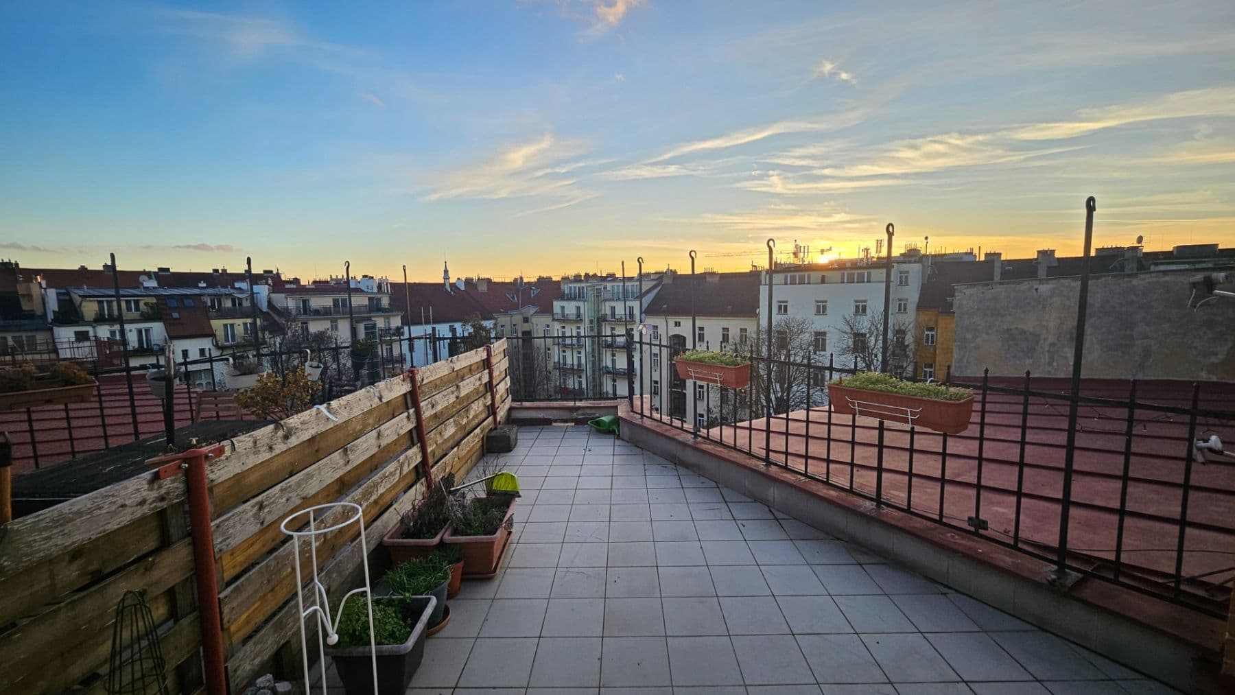 Pronájem bytu 4+1 180 m², Škroupovo náměstí, Praha, Praha Pronájem bytu 4+1 180 m², Škroupovo náměstí, Praha, Praha