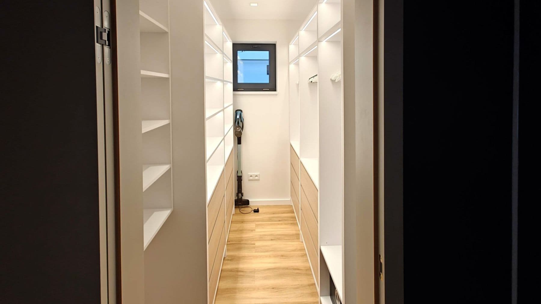 Prodej domu 190 m², pozemek 1.132 m², Bezová, Mukařov, Středočeský kraj Prodej domu 190 m², pozemek 1.132 m², Bezová, Mukařov, Středočeský kraj