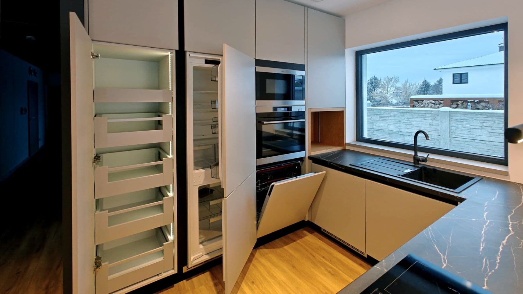 Prodej domu 190 m², pozemek 1.132 m², Bezová, Mukařov, Středočeský kraj Prodej domu 190 m², pozemek 1.132 m², Bezová, Mukařov, Středočeský kraj