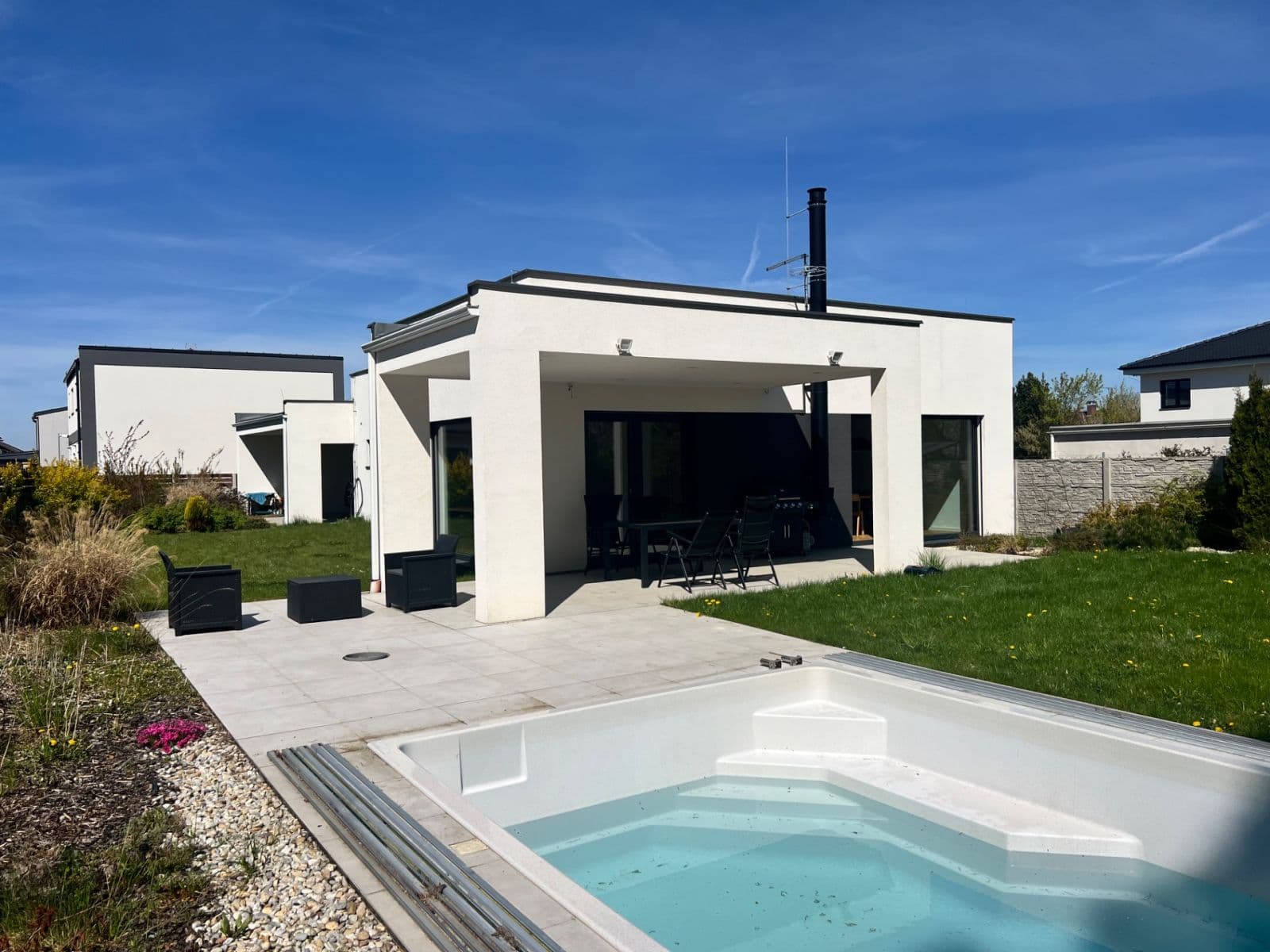Prodej domu 190 m², pozemek 1.132 m², Bezová, Mukařov, Středočeský kraj Prodej domu 190 m², pozemek 1.132 m², Bezová, Mukařov, Středočeský kraj
